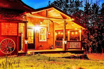 Image de Best rated cabin in Hunter cozy 4 Bedrooms 3 full baths Ac close to everything