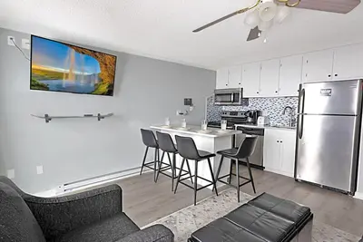Image de Ml 374 - Dazzling mountain views await you! Renovated bike-in/out retreat!