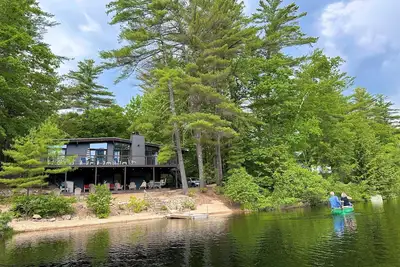 Image de Waterfront property with hot tub near North Conway
