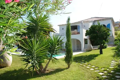 Image de villa avec piscine, proche des plages