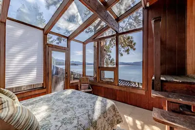 Image de Beachfront Retreat | Sweeping Lake Views | Sleeps 10
