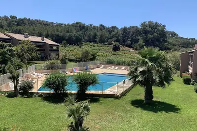 Duplex avec terrasse dans une charmante résidence dans le Var