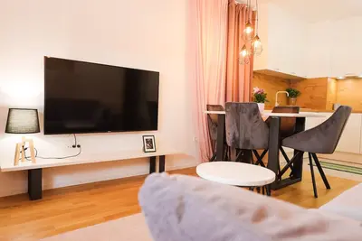 Image de Cherry Apartment for Families and Couples with Free Parking