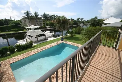 Image de Tropical Palm Beach Waterfront Luxury