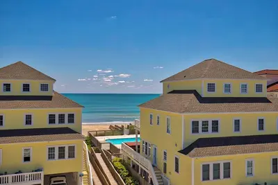 Image de Luxurious Oceanside w/pool, elevator, 6 Br, steps from the sand and surf