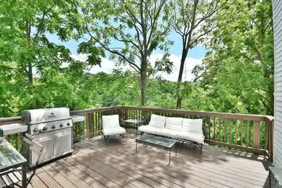 Image de South Side House w\/ Parking, Outdoor Space & Fire Pit!