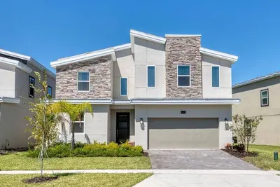 Image de Luxury Lake View Themed Home w \/ Cinema near Disney - 8Bd \/ 5Br for 18 guests