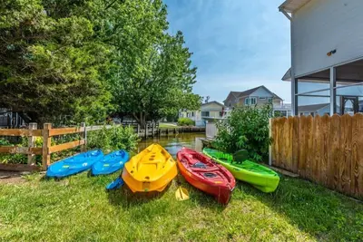 Image de Large bayside property on the canal minutes from area beaches