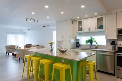 Image de Near Beaches downtown Renovated large 3/2 one story townhouse \"Casa Mango \"