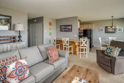 Image de P464 2 Bedroom, Stairs down to the unit, Pet Friendly, single level building