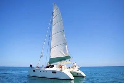 Image de Overnight on a catamaran. A catana 471!
