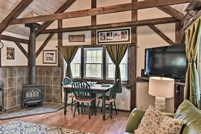 Image de 3 Mi to Grandfather Mountain Park: Cottage w\/ Deck