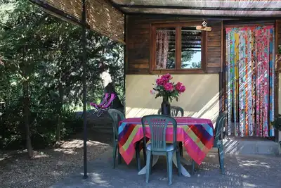 Image de Petit cabanon bois bucolique, vue panoramique