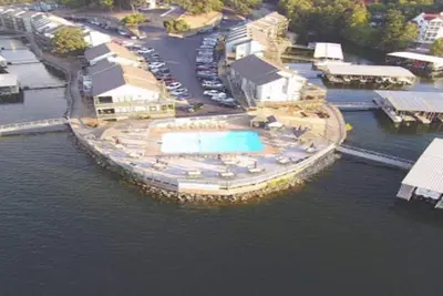 Image de Lake Front View on Horseshoe Bend Parkway - Gated community