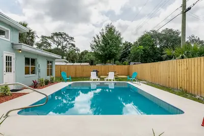 Image de Central Melbourne 5Bed/3Bath Pool Home-Sleeps 14