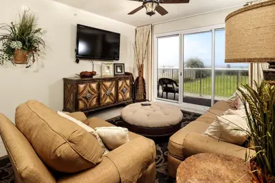 Image de Ground Floor Unit with an Ocean View! July specials!