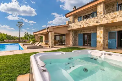 Image de Belle maison à Linardici avec jacuzzi