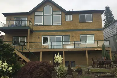 Image de Lakefront retreat. Welcome to Big Lake. 4 Bedroom House