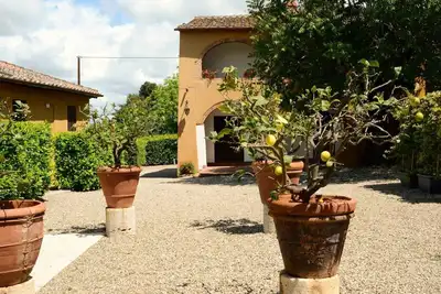 Villas with garden and pool in the heart of Tuscany in Siena for 16 people