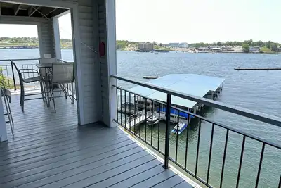 Image de Sunset Oasis: A condo at heart of the Lake with a stunning lake view! All 5⭐️s!