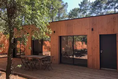 Wooden house in Longarisse near the lake