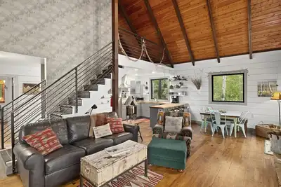 Image de Unique cabin, dog friendly, Wi-Fi, quiet home- Into the Woods