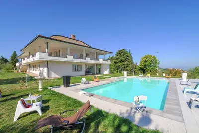 Image de Villa spacieuse à Tavullia avec piscine privée