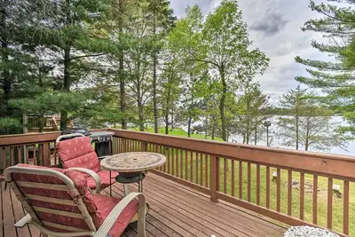 Image de 4 Season Lake House, 7 Miles to Sand Valley!
