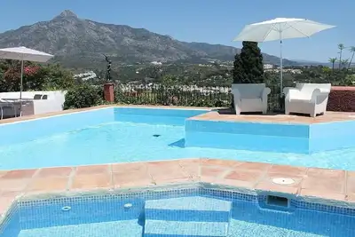 Image de Puerto Banus studio, sea views, pool and outdoor heated jacuzzi in the winter.