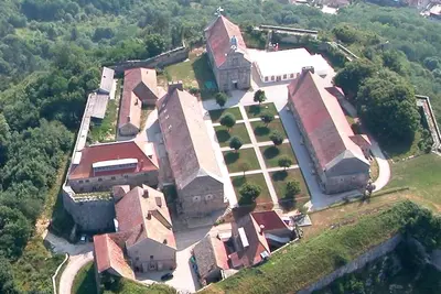 Image de Insolite : Gîtes au Fort Saint André (Salins-les-Bains, Jura)