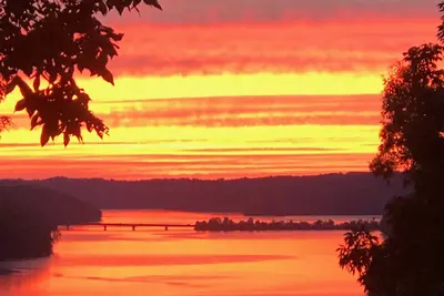 Image de Million Dollar Views of Lake Normandy Sunsets- Jacuzzi for Fall\/Winter Sunsets!