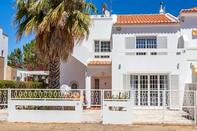 Image de Spacious 4 bed villa, swimming pool, games room, 150m from the beach - 109964/Al