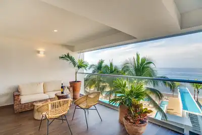 Image de Beachfront - 2 Bedroom 2 Bath Resort Condo