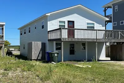 Image de Newly Remodeled  Beach House Perfect for large or Multiple Family's