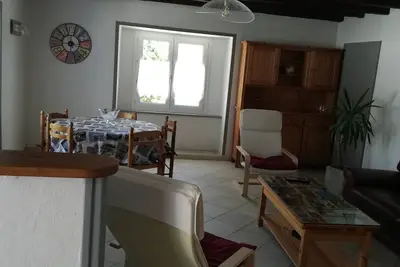 Image de Ti Bras se situe dans un petit village qui domine la plage de Kerfany.