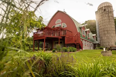 Image de Amazing Renovated Dairy Barn-Spacious Kitchen/Living Room/Minutes to Dells