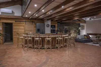 Image de Fully furnished 4 bedroom/4 bath weekly vacation rental with pool and terraces.