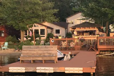 Image de Beautiful Lake Home with Tiki Bar for Extra Fun\nHome is governed by Ordinance