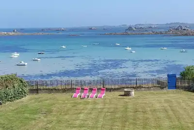 Image de Propriété les pieds dans l'eau avec superbe vue. Désistement 26/07 au 02/08