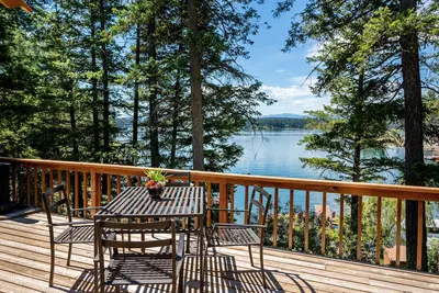Lake house w\/private dock, balcony, fire pit & gorgeous views - Echo Lake Hideaway