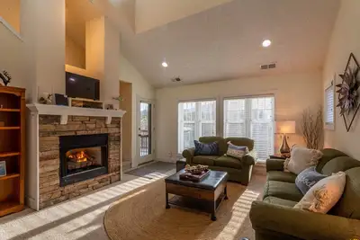 Image de Still Lake Haven- Echota club amenities, walk to clubhouse