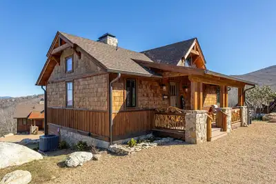 Image de The Roper Retreat - Camp En New Construction Hot tub, fire pit, 2 masters