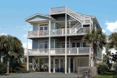 Image de Summer Knights; 5 bed 6 bath house with amazing ocean views! !