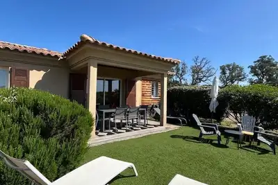 Image de Mini villa dans résidence avec piscine et  gardien, plage à pieds