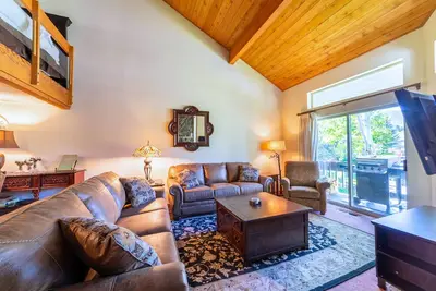 Image de Snowcreek 3+L Townhome, Wifi, New Furnishings, Mtn Views on Meadow!