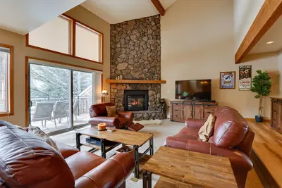 Image de Deck + Mtn View: Keystone Townhome Near Resort!