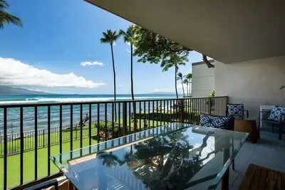 Image de Remodeled Oceanfront Condo with Stunning Views