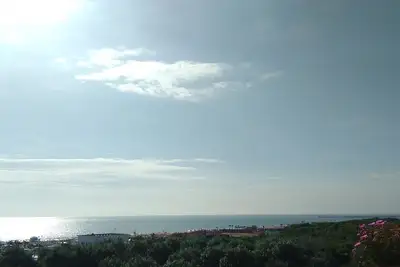 Seaview 2 bedroom flat free parking on site - Beachfront house