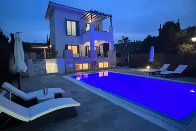 Beach Villa Private Pool A/C Wifi Tennis Court Sea Views Near Latchi