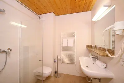 Image de Staudi's ski hut vacation apartment Top1 in hut style directly on the slopes Stove